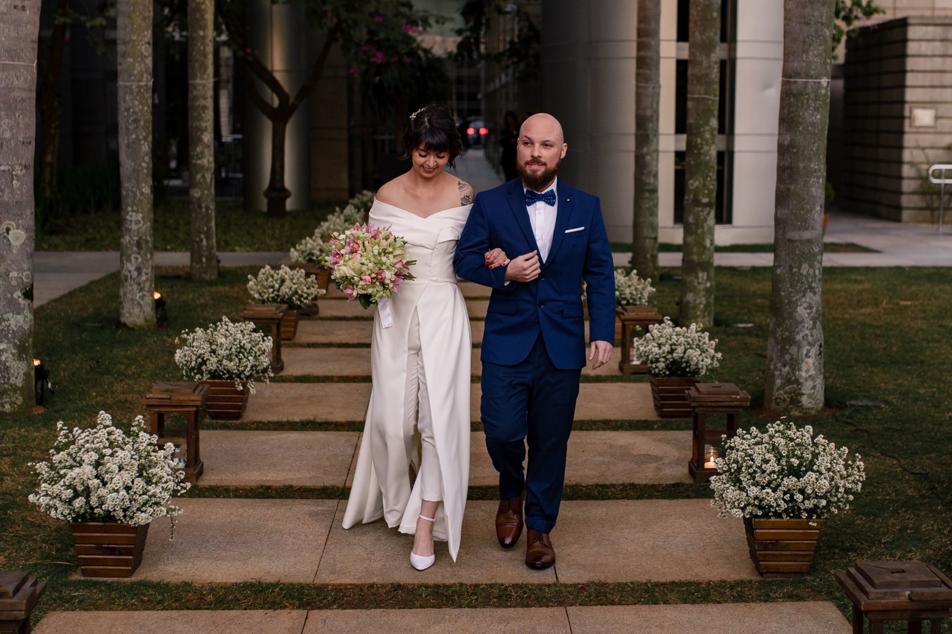 Foto 4 Maneiras de Fazer a Entrada da Noiva na Cerimonia de Casamento com uma Homenagem Especial. Foto 4 Maneiras de Fazer a Entrada da Noiva na Cerimonia de Casamento com uma Homenagem Especial. - Imagem 0