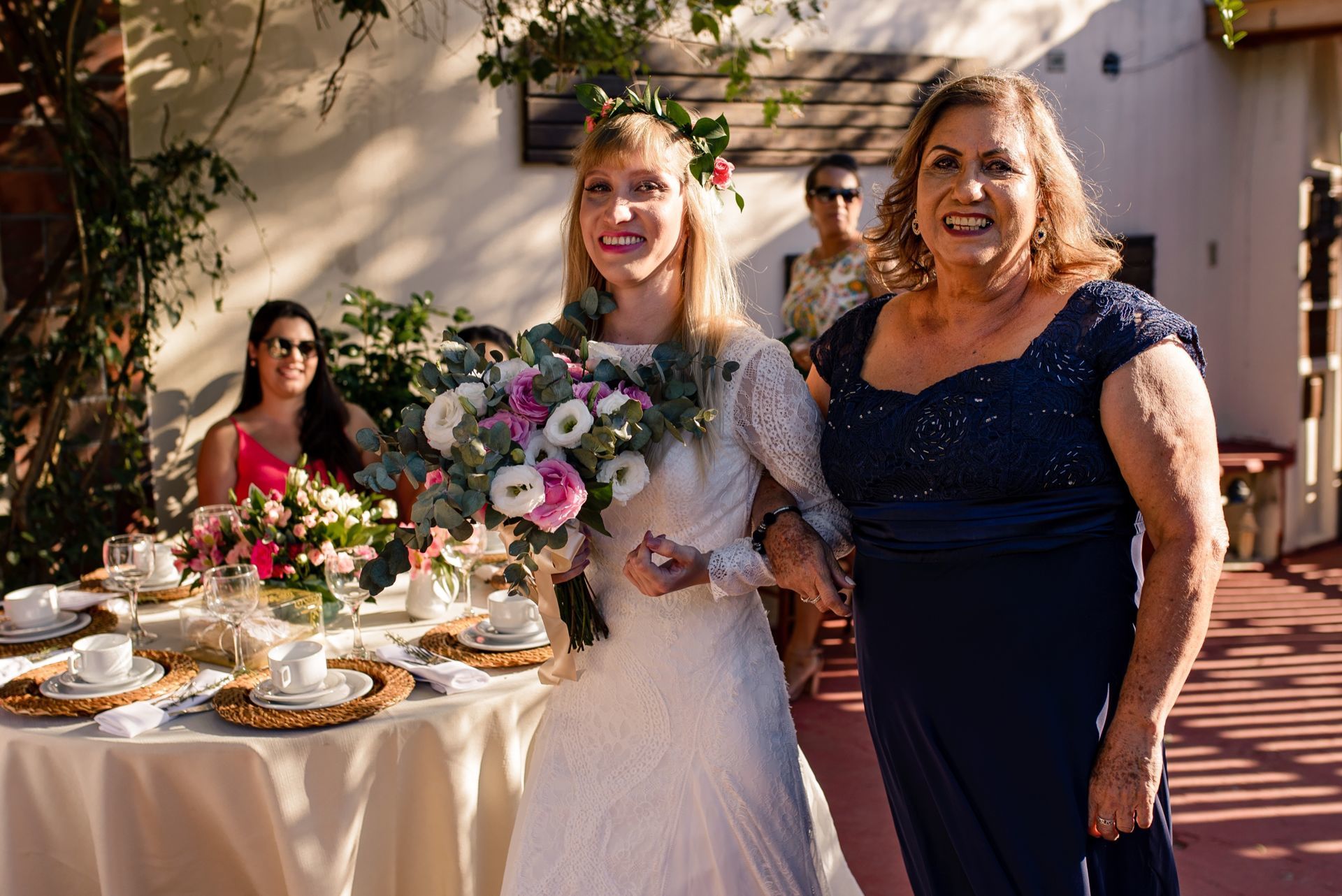 Foto 4 Maneiras de Fazer a Entrada da Noiva na Cerimonia de Casamento com uma Homenagem Especial. Foto 4 Maneiras de Fazer a Entrada da Noiva na Cerimonia de Casamento com uma Homenagem Especial. - Imagem 1